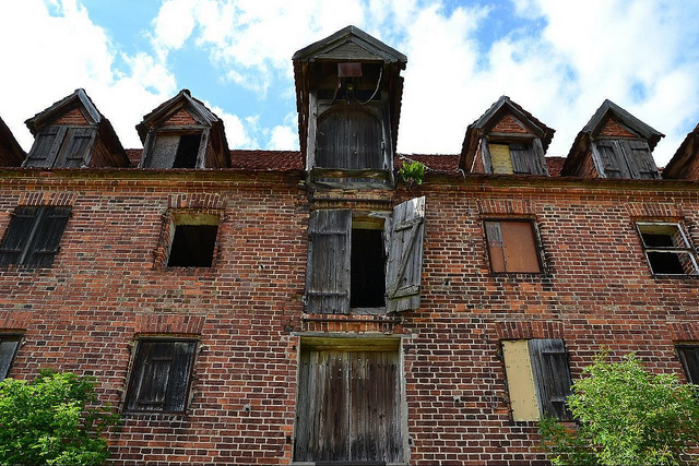 Verwahrloste Häuser sorgen für Ärger in den Kommunen