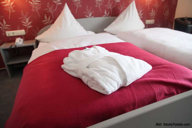 Hotelbetten©fotobi-Fotolia_21646322_XL