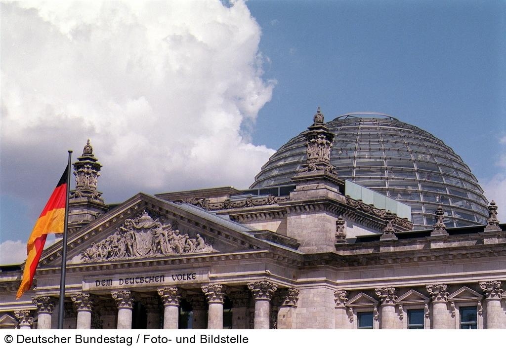 Viel Lesestoff: Deutscher Bundestag stellt Gutachten online zur Verfügung